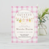 Invitation Baby Shower Fille Gingham Rose Citron  (Debout devant)
