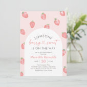 Invitation Baby shower fraise (Debout devant)