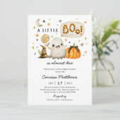 Invitation Baby shower Halloween - Un petit livre (Debout devant)