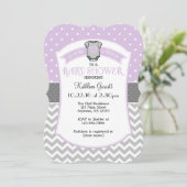 Invitation Baby shower Lavender Grey Polka Dot Che (Debout devant)