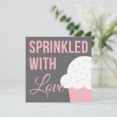 Invitation Baby shower mignon| Saupoudré d'amour (Debout devant)