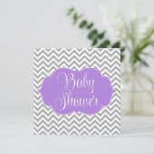 Invitation Baby shower moderne Chevron Purple Grey Girl (Debout devant)