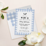 Invitation Baby shower Plaid BBQ bleu pâle En vichy<br><div class="desc">Célébrez la maman et le bébé à être avec cette invitation de barbecue de bébé-q jardin qui comprend une joyeuse prise sur le classique en vichy plaid pique-nique motif en bleu et blanc doux ainsi que le détail charmant des outils de grillade avec un coeur. Customisez le texte pour qu'il...</div>