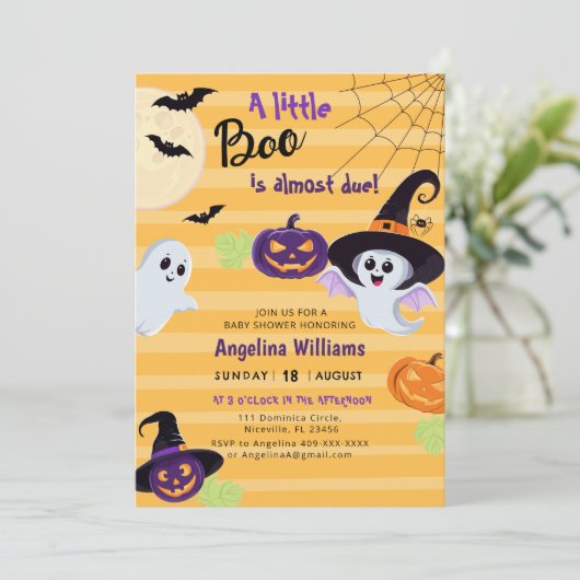 Invitation baby shower pour Little Boo Halloween. (Debout devant)