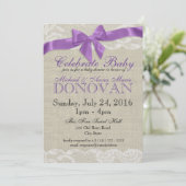 Invitation Baby shower pourpre Burlap et dentelle (Debout devant)