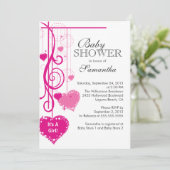 Invitation Baby shower rose accrochant moderne de coeurs (Debout devant)