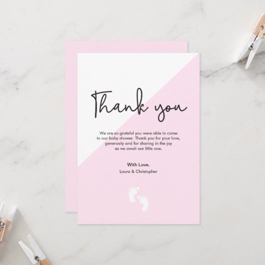 Invitation Baby shower rose moderne Merci pieds bébé (Devant/Arrière en situation)