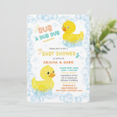 Invitation Baby shower Twin en caoutchouc (Debout devant)