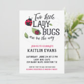 Invitation Baby shower Twin Ladybug (Debout devant)