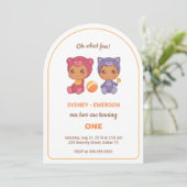 Invitation Baby Twins Premier Anniversaire Chat Bear Jumpsuit (Debout devant)