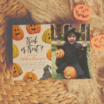 Invitation Bac ou traitement Halloween photo Citrouille Anniv<br><div class="desc">Trick ou traitement ? Ce mignon invitation de fête a une bordure de citrouilles sculptés peints à la main et un casquette de sorcière dans le coin inférieur droit. Au milieu de la carte, en lettres brossées, on lit "tricoter ou traiter?" et "rejoignez-nous si vous osez". Nous avons utilisé le...</div>