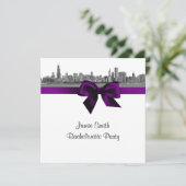 Invitation Bachelorte SQ violette de Chicago Skyline Etch BW (Debout devant)