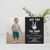 Invitation Bad Two The Bone Skeleton Photo 2e fête d'annivers (Debout devant)