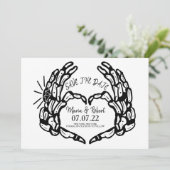 Invitation Bagues de mariage coeur en forme de squelette noir (Debout devant)