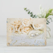 Invitation Bagues mariages sur pétale rose (Debout devant)