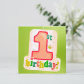 Invitation Balise orange 1er anniversaire sur la porte verte (Debout devant)