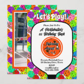 Invitation Balloirs de la fête de Pickleball Confetti Orange (Devant / Derrière)