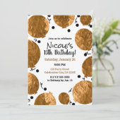 Invitation Ballons de fête métallisés or pour célébration d'a (Debout devant)