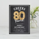 Invitation Balloons en or tableau noir rustique 80e anniversa (Debout devant)
