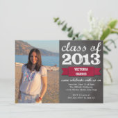 Invitation Bannière rouge ruban tableau noir graduation photo (Debout devant)