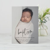 Invitation Baptême & Christening de style écriture moderne re (Debout devant)