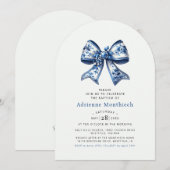 Invitation Baptême de crème élégante Bleu & Blanc Floral Bow (Devant / Derrière)