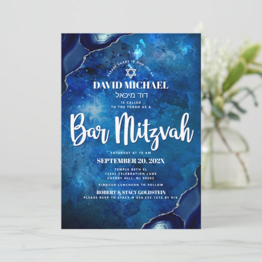 Invitation Bar Mitzvah moderne bleu aquarelle Agate Script (Debout devant)