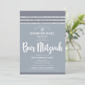 Invitation Bar Mitzvah Moderne Gris Tallit Argent Simple Épai (Debout devant)