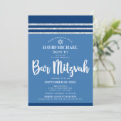 Invitation Bar Mitzvah Tallit Bleu Argent Moderne Écriture Gr (Debout devant)