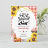 Invitation Barbecue Bébé-Q Douche Tournesol Plaid BBQ Girl (Debout devant)