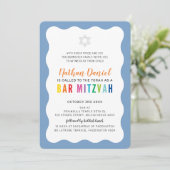 Invitation BARRE MODERNE MITZVAH couleurs arc-en-ciel bleu bo (Debout devant)