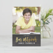 Invitation BARRE PHOTO MITZVAH moderne gris tableau noir or (Debout devant)