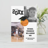 Invitation Basketball Graduation Sports Noir et Blanc (Debout devant)