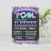 Invitation Bassin d'anniversaire de la piscine violet d'hiver (Debout devant)