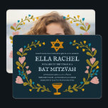 Invitation Bat mitzvah à couronne florale sur mesure dessiné<br><div class="desc">Carte parfaite pour annoncer une bar mitzvah, bat mitzvah ou autre célébration juive ! L'art fait main pour vous ! ENTIÈREMENT PERSONNALISABLE ! Cliquez sur "Personnaliser" ci-dessus pour modifier le texte et ajouter votre propre photo au verso. Cliquez sur "modifier à l'aide de l'outil de conception" pour ajuster les polices,...</div>