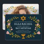 Invitation Bat mitzvah à couronne florale sur mesure dessiné<br><div class="desc">Carte parfaite pour annoncer une bar mitzvah, bat mitzvah ou autre célébration juive ! L'art fait main pour vous ! ENTIÈREMENT PERSONNALISABLE ! Cliquez sur "Personnaliser" ci-dessus pour modifier le texte et ajouter votre propre photo au verso. Cliquez sur "modifier à l'aide de l'outil de conception" pour ajuster les polices,...</div>