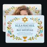 Invitation Bat mitzvah à couronne florale sur mesure dessiné<br><div class="desc">Carte parfaite pour annoncer une bar mitzvah, bat mitzvah ou autre célébration juive ! L'art fait main pour vous ! ENTIÈREMENT PERSONNALISABLE ! Cliquez sur "Personnaliser" ci-dessus pour modifier le texte et ajouter votre propre photo au verso. Cliquez sur "modifier à l'aide de l'outil de conception" pour ajuster les polices,...</div>