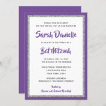 Invitation Bat mitzvah de la Glitterie, rectangle violet et a<br><div class="desc">Cette invitation Bat mitzvah branchée présente une parties scintillant scintillante superposée à un arrière - plan de couleur solide. Utilisez le formulaire modèle pour ajouter vos propres informations. La fonction "Personnaliser" peut être utilisée pour modifier le style,  la couleur et la disposition de la police.</div>