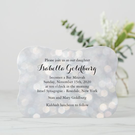 Invitation Bat mitzvah Élégante Silver Lights (Debout devant)