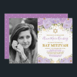 Invitation Bat mitzvah floral d'or pourpre Girly de lavande<br><div class="desc">Célébrez le bat mitzvah de votre fille avec cette invitation florale magnifique de lavande et d'or ! Les mots sont entièrement personnalisables. Si vous voulez changer le style de police,  les couleurs ou réarranger les graphiques cliquent sur simplement le "clic pour customiser plus loin" se boutonnent.</div>