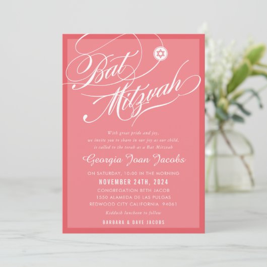 Invitation BAT MITZVAH moderne élégant script flamingo rose (Debout devant)