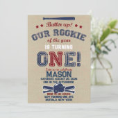 Invitation Batter Notre Petite Rookie Est En Train De Tourner (Debout devant)