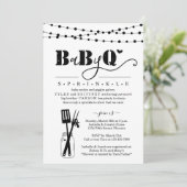 Invitation BBQ bébé - Bébé Sprinkle Baby Q BaByQ Barbeque (Debout devant)