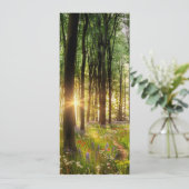 Invitation Beau chemin de bois de fleurs sauvages et lever du (Debout devant)