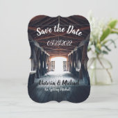 Invitation Beau Pont Rustique Couvert Économisez La Date (Debout devant)