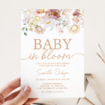Bébé dans le Baby shower Florals en fleurs