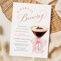 Bébé Espresso Élégant est en train de se préparer