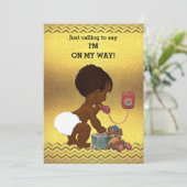 Invitation Bébé ethnique neutre sur téléphone Chevrons d'or (Debout devant)