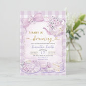Invitation Bébé Gingham Violet prépare une Baby Shower (Debout devant)
