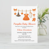 Invitation Bébé Halloween Fille | Petite Sorcière Citrouille (Debout devant)